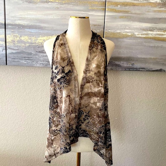 Daytrip Tops - Daytrip Lace Vest Top